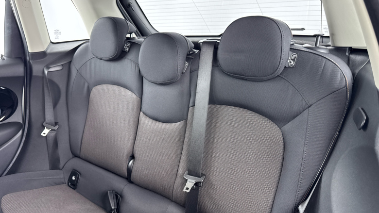 MINI Hatchback 1.5 Cooper Classic 5dr Auto Petrol Hatchback